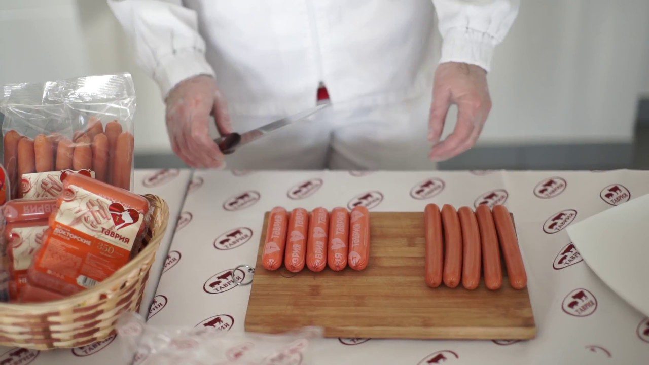Експерти розповіли, як правильно та скільки часу варити сосиски