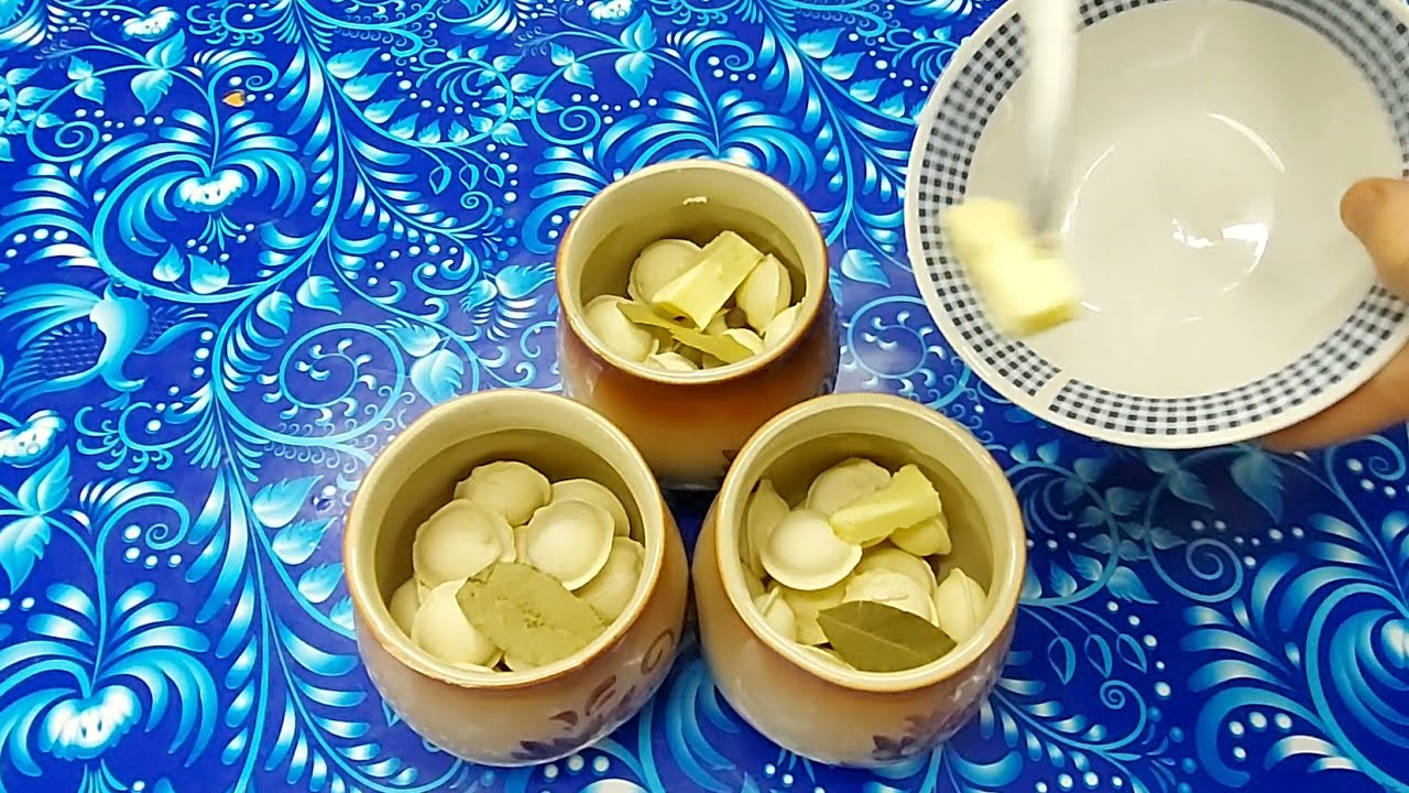 Рецепт пельменів в горщиках, запечених зі сметаною