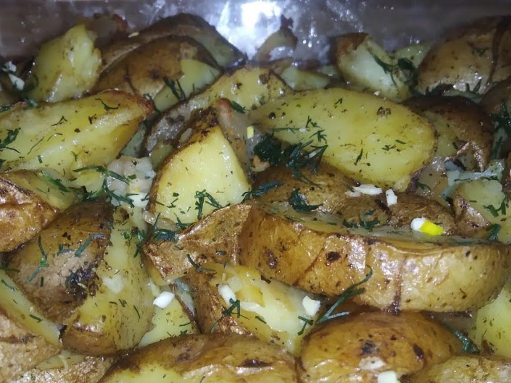 Рецепт соковитої картоплі з салом