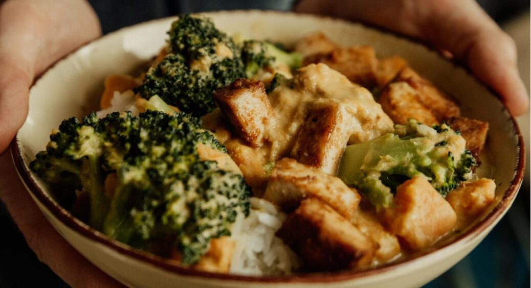 Це вбиває вашу щитовидку: ці 3 продукти треба терміново виключити з раціону жінкам від 45 років 