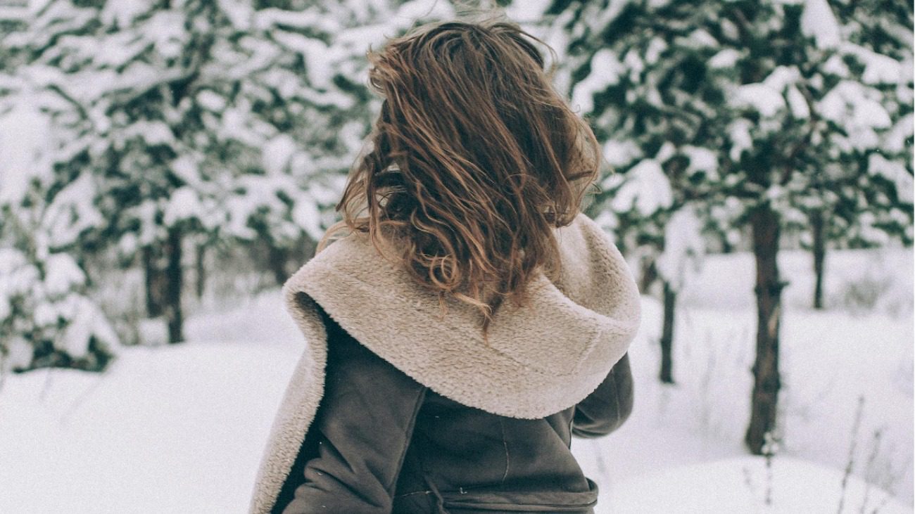 Стилісти назвали верхній одяг, який додасть віку будь-якій жінці після 45