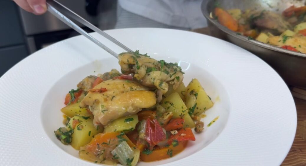 Не лише в духовці під майонезом і сиром: як смачно приготувати курятину на святковий стіл 