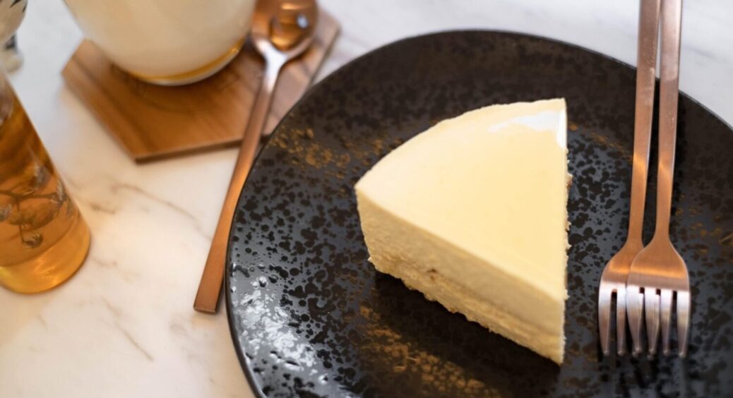 Смачно, ніжно, і дієтично – 3 в 1: цей десерт без яєць, борошна і цукру я обожнюю як “Мурашник” 