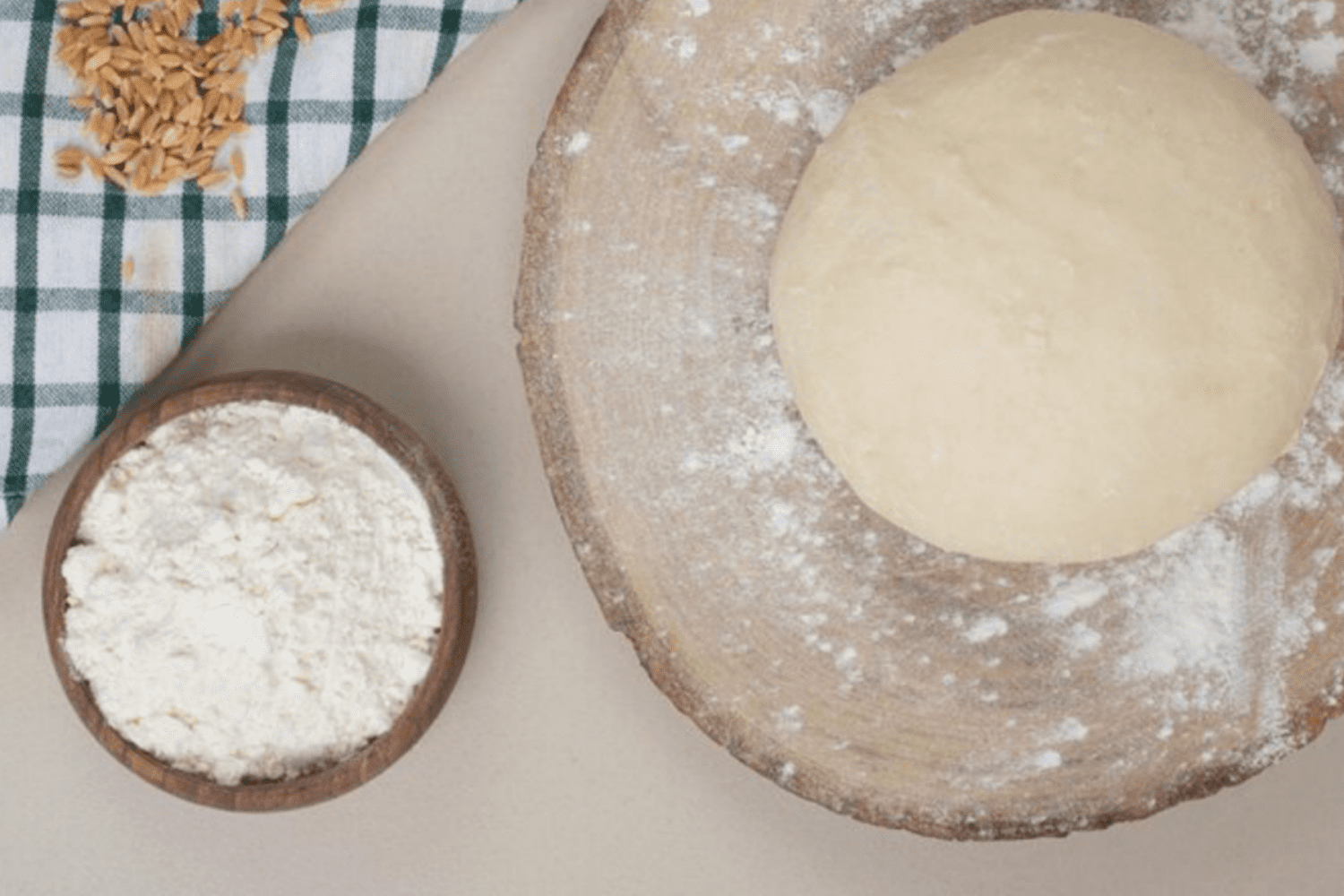 Кулінари поділились рецептом універсальних коржиків на воді та без яєць