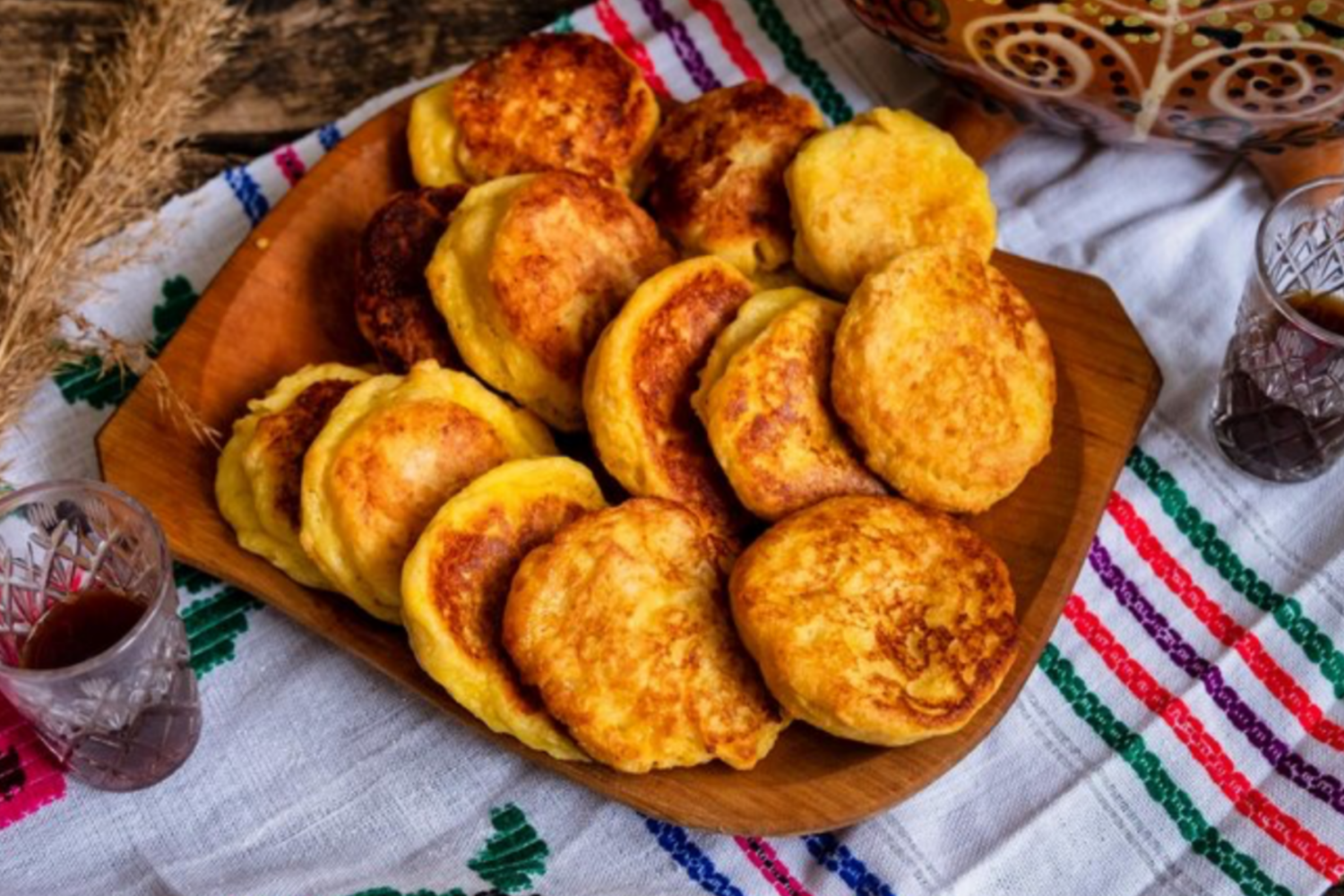 Кулінари поділились рецептом соковитих і ніжних пиріжків із начинкою