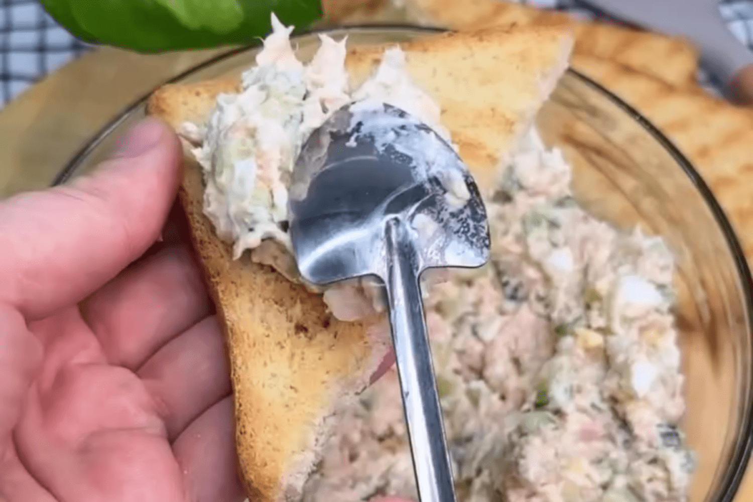 Кулінари поділились рецептом ніжної намазки з варених яєць на кожен день