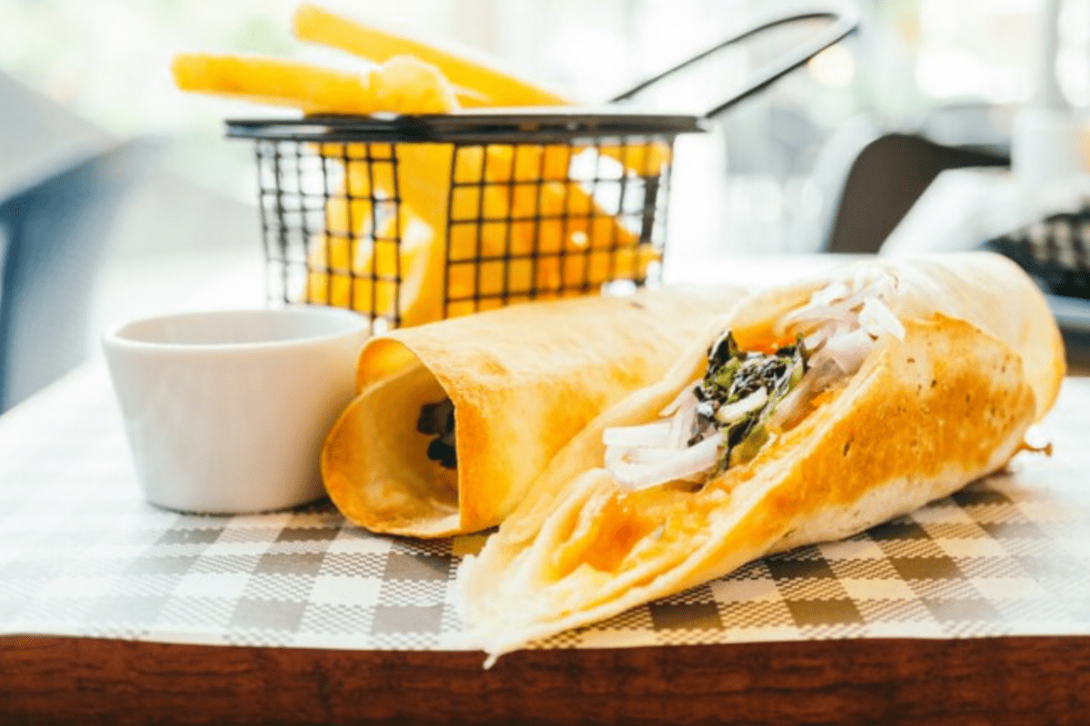 Кулінари розсекретили рецепт ситної яєчної шаурми на сніданок