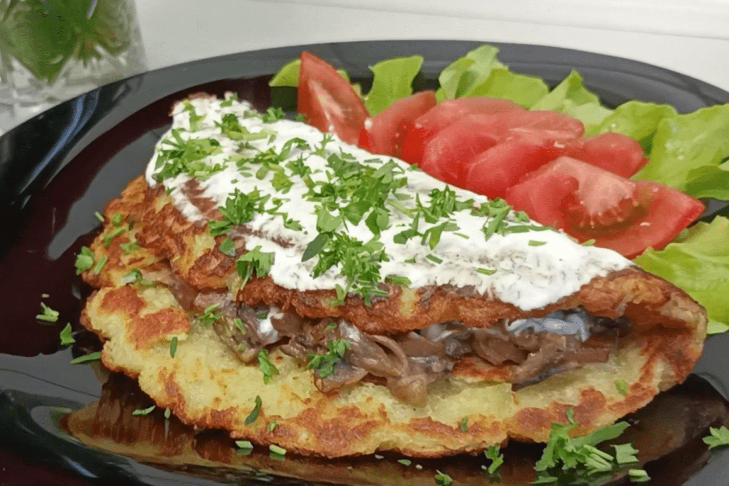 Кулінари розсекретили рецепт ситного деруна з картоплі, курячої грудки та грибів