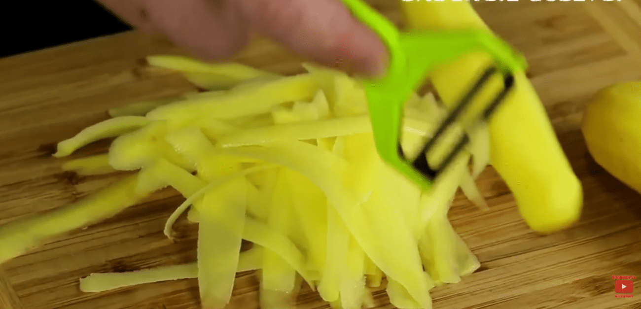 Рецепт страви з картоплі та курки, яка заграла новими смаками через овочерізку