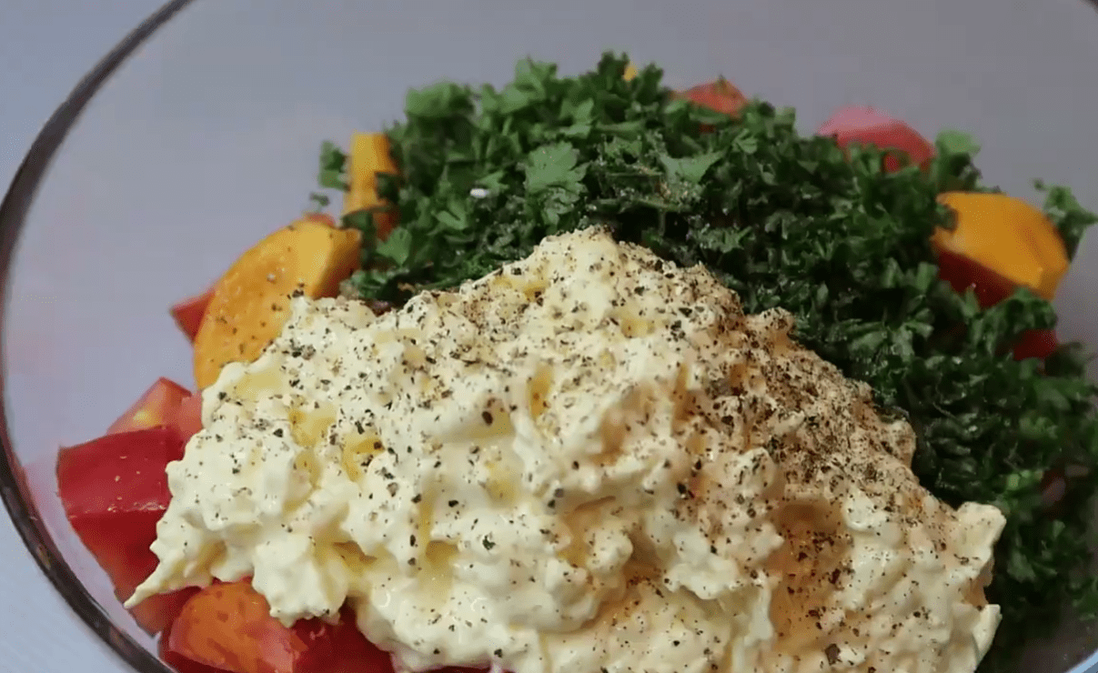 Рецепт салату, який допоможе повернути звичну вагу після свят