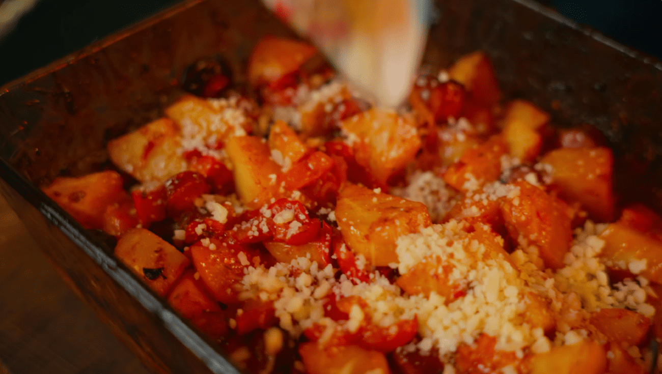 Кулінари показали цікавий рецепт з картоплі та ковбасок та ще 1 цікавого продукту