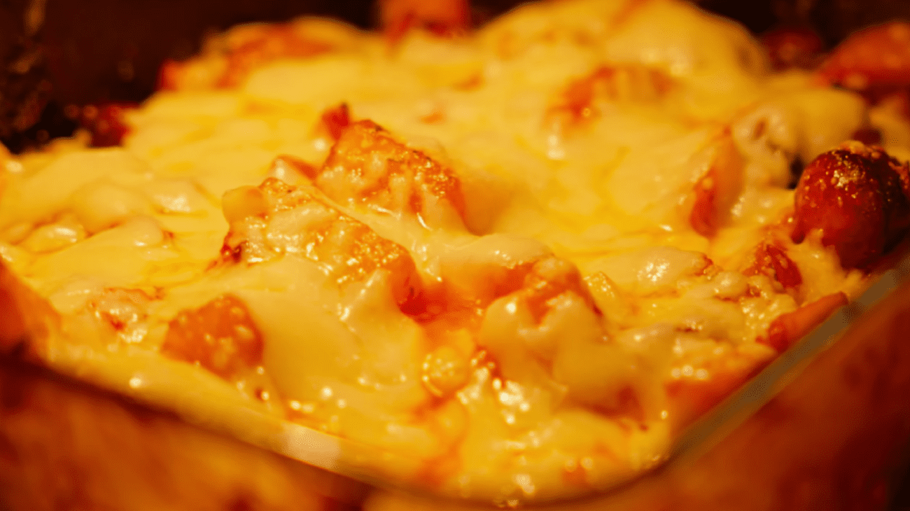 Кулінари показали цікавий рецепт з картоплі та ковбасок та ще 1 цікавого продукту