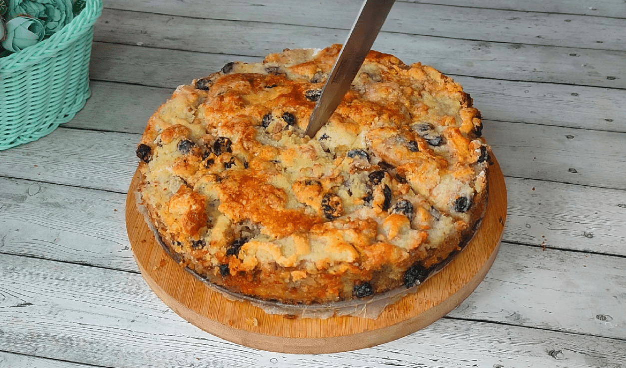 Рецепт швидкого пирога з яблуками, який у 1000 разів смачніший за Шарлотку