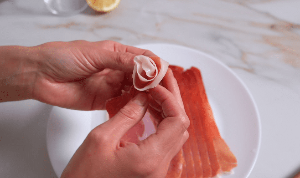 Рецепт салату, який зазвичай готують тільки для особливих гостей: хіт 2026 року