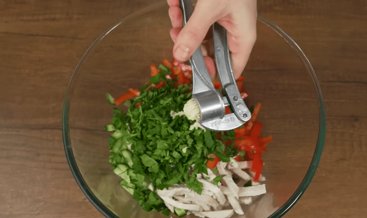 Рецепт смачного салату без цибулі: на сніданок чи вечерю