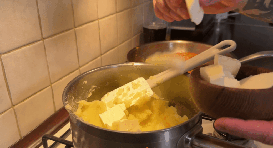 Пюре стає “клейстером” через цю помилку: які 2 продукти НЕ можна кидати у картоплю 