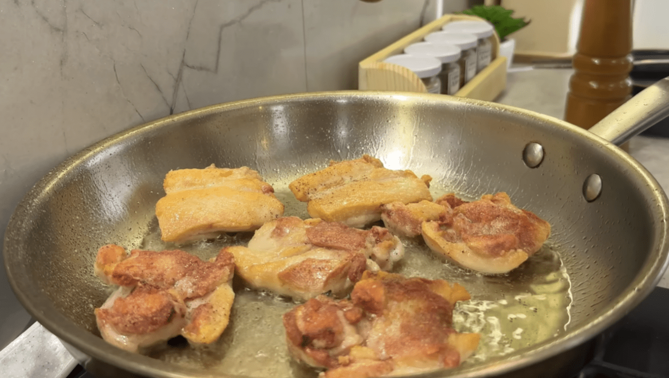 Кулінари розповіли, як ще можна смачно приготувати курку без духовки та майонезу