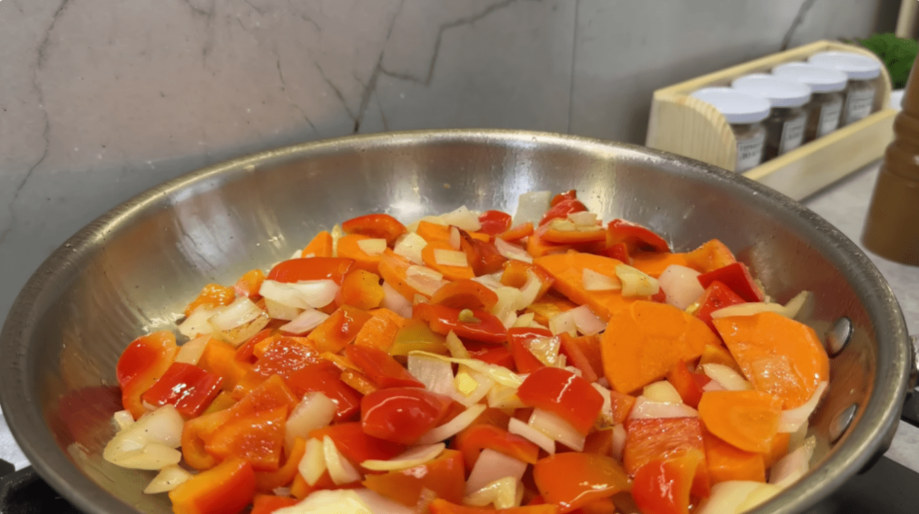 Кулінари розповіли, як ще можна смачно приготувати курку без духовки та майонезу