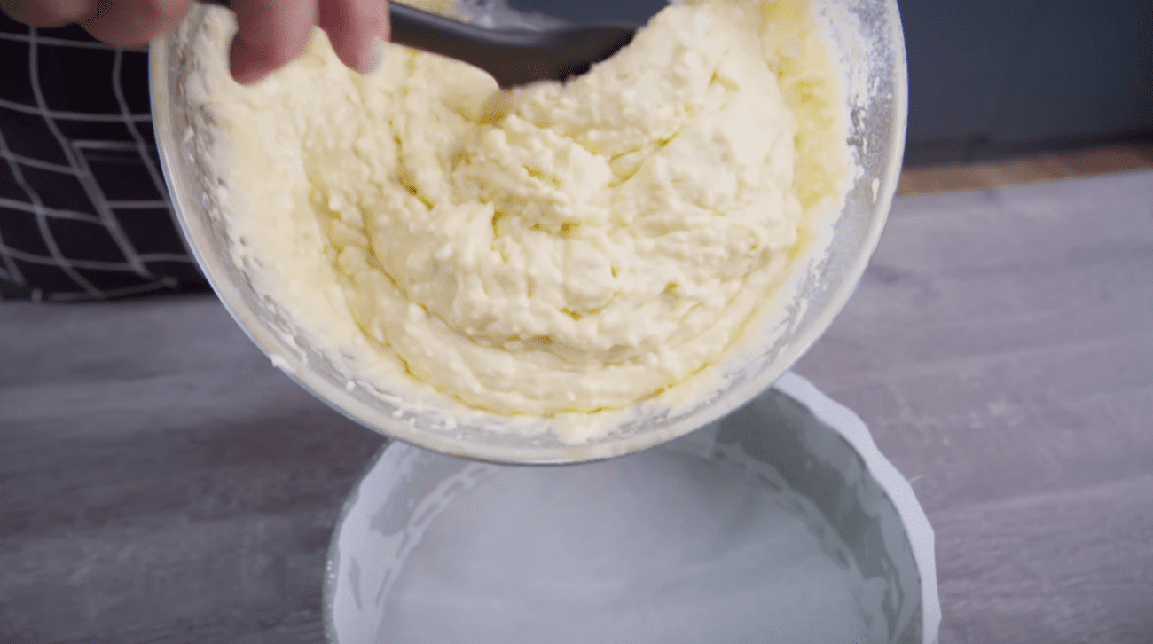 Кухарі зізналися, чому стали знову пекти Шарлотку замість Медовика і Наполеона