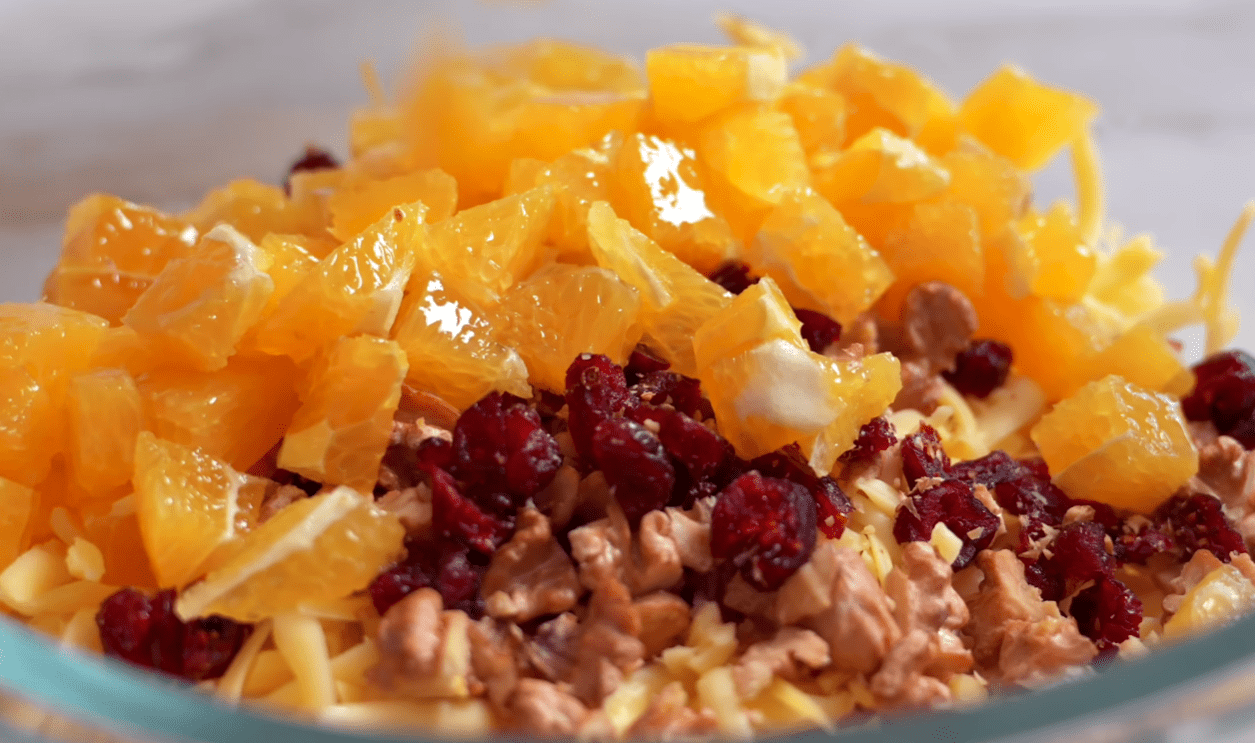 Рецепт смачного зимового салату, в якому всього 4 інгредієнти