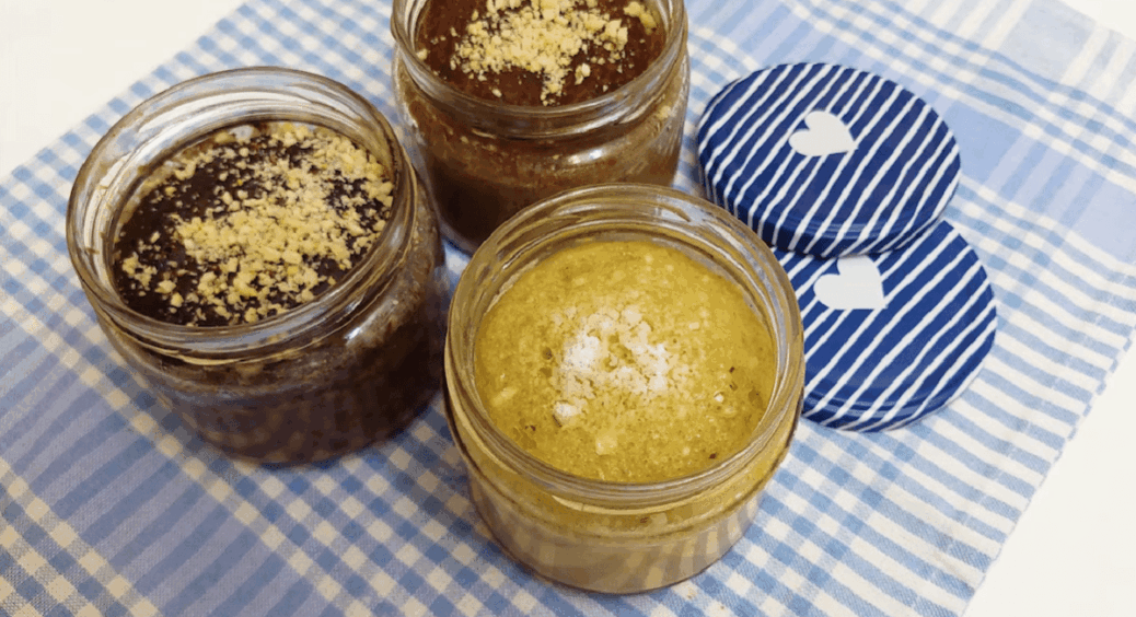 Коли немає світла, то готую кекс в банці. Ви просто подивіться на цей розріз! 