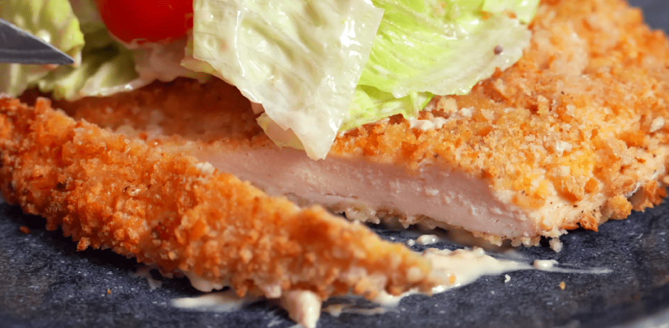 Рецепт соковитого курячого філе з соусом Цезар