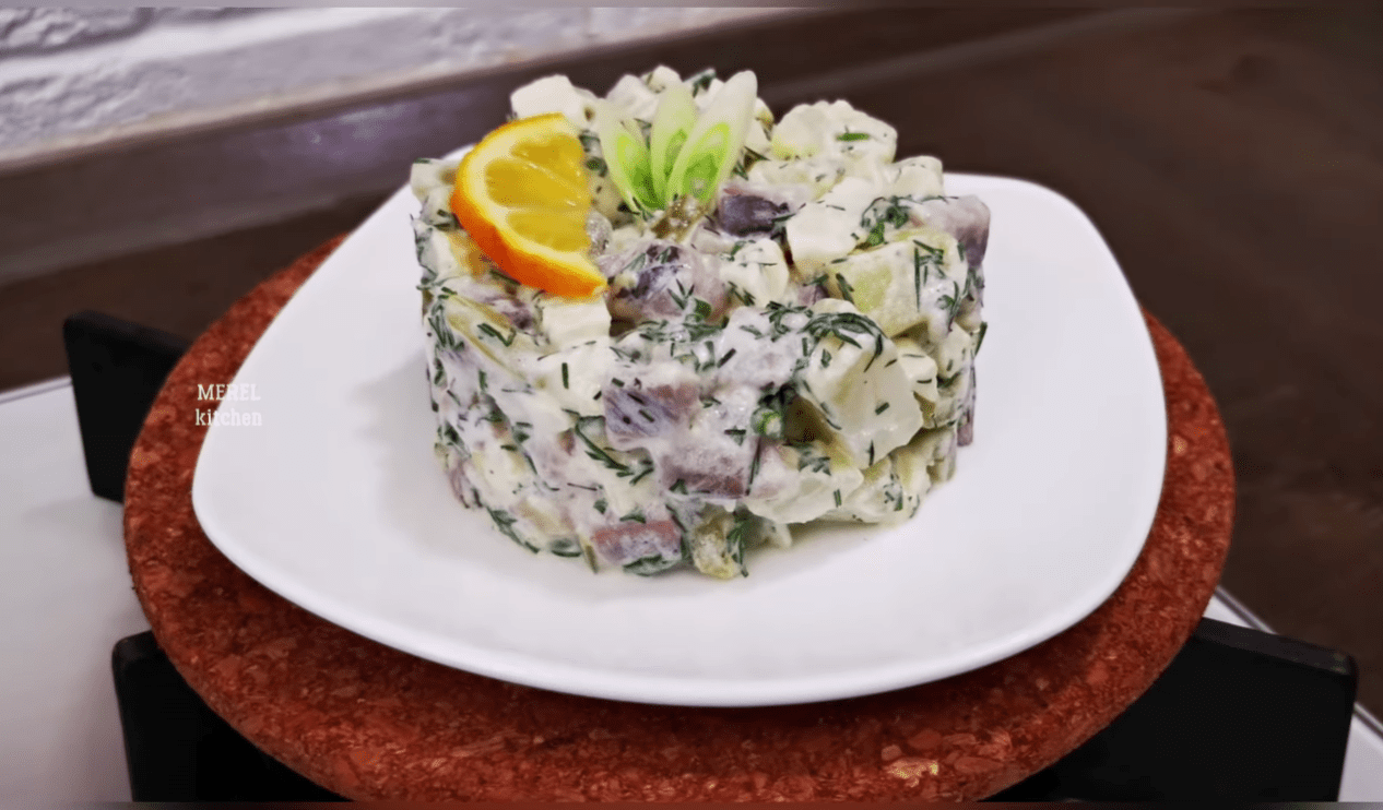 Кулінари дали рецепт нового салату з оселедцем, який смачніший за Шубу