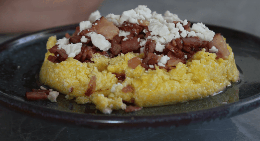 Гуцульська кухня дивує: закарпатський “Банош” з бринзою, який готується за 15 хвилин 