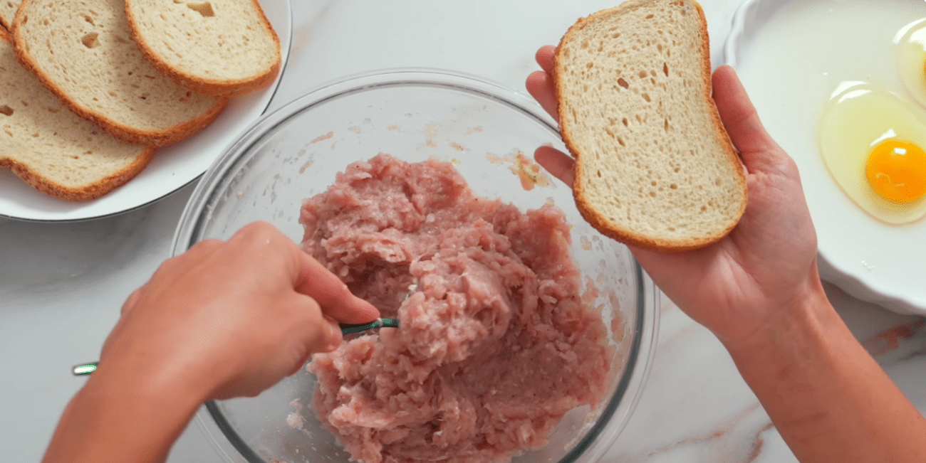 Рецепт смачного перекусу з фарша та хлібу