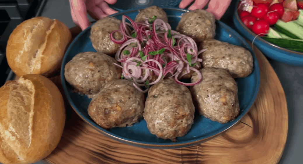 Котлети по-берлінськи за 25 хвилин: секрет соковитості у 2 інгредієнтах, про які мало хто знає 