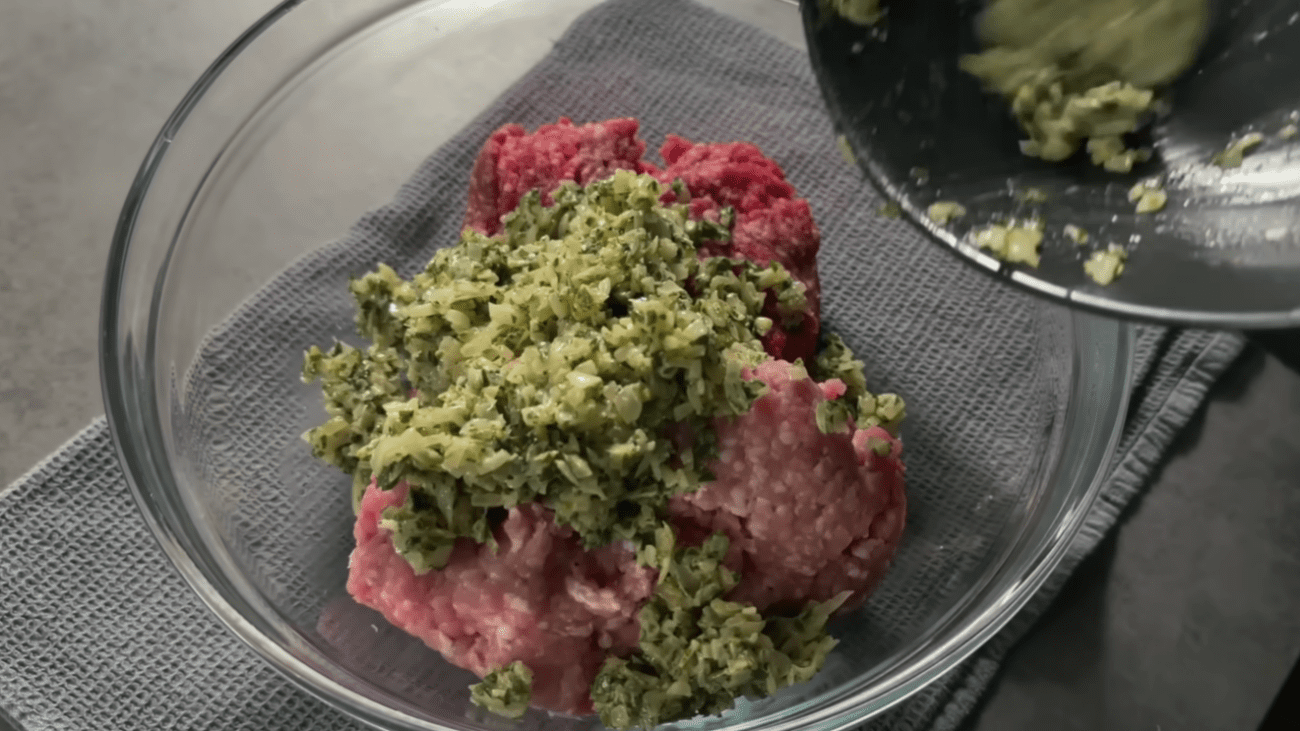 Кулінари розповіли, як вдома приготувати справжні котлети по-берлінськи