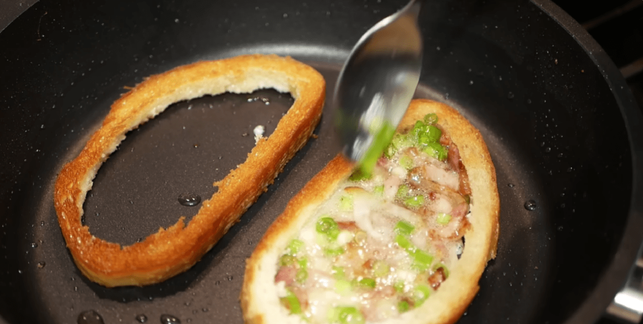 Рецепт смачного та ситного сніданку з яйцем, який часто їдять у Німеччині