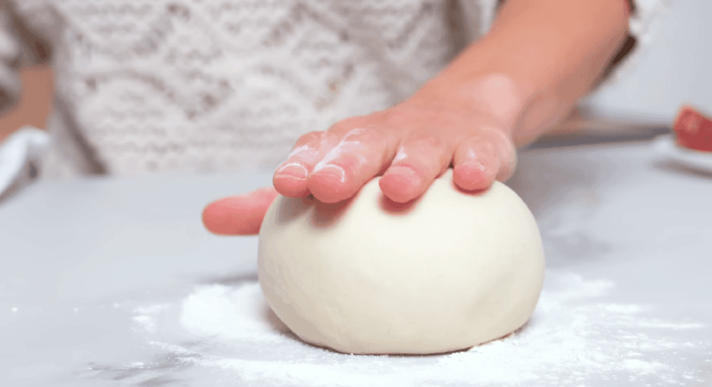 Без горілки, оцту та розпушувача: як зробити справжній Чебурек? Рецепт тіста гідний МастерШеф 