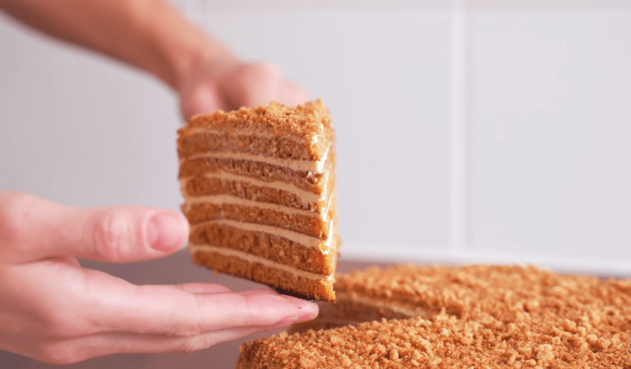 Рецепт незвичайного Медовика без духовки