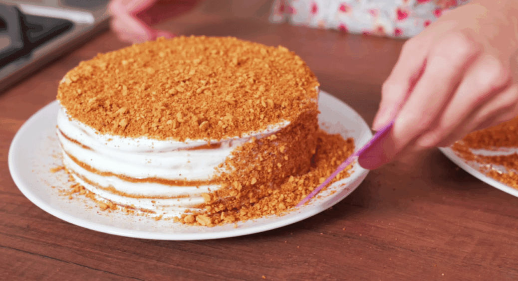 Забудьте про звичайне запікання: готую Медовик за новим рецептом, який підкорив 1000 господинь 