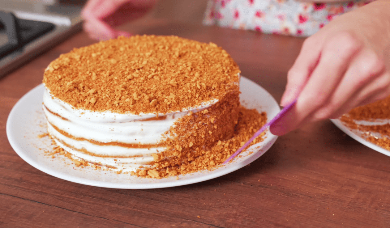 Рецепт незвичайного Медовика без духовки