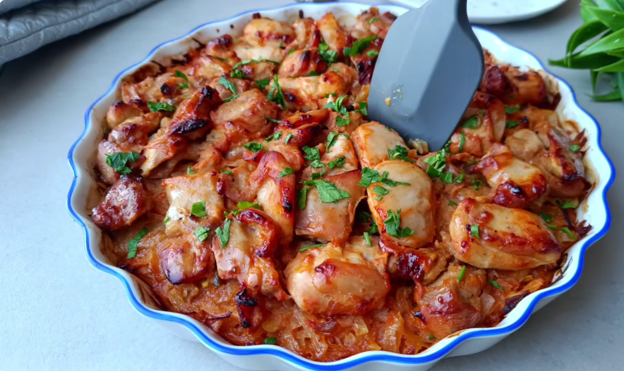 Рецепт неймовірно смачної страви з курки, капусти, картоплі: 3 в 1