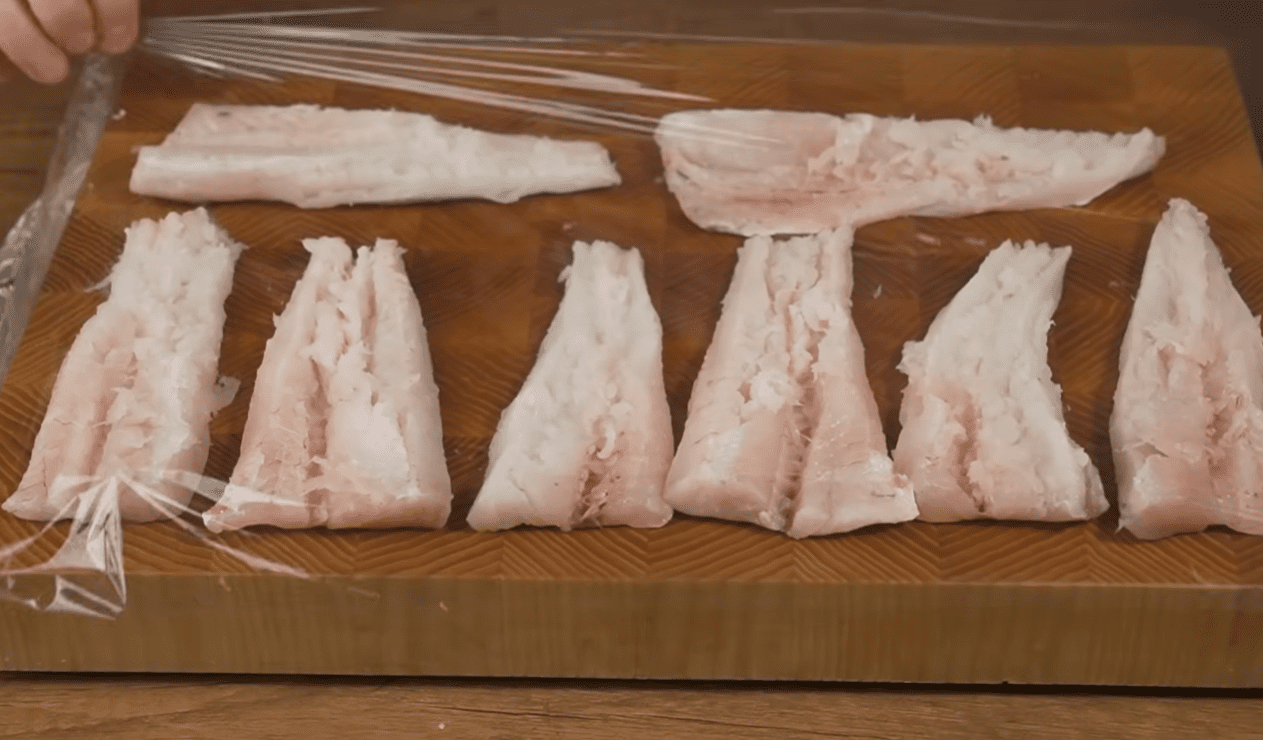 Рецепт рулетиків з хека на сковороді