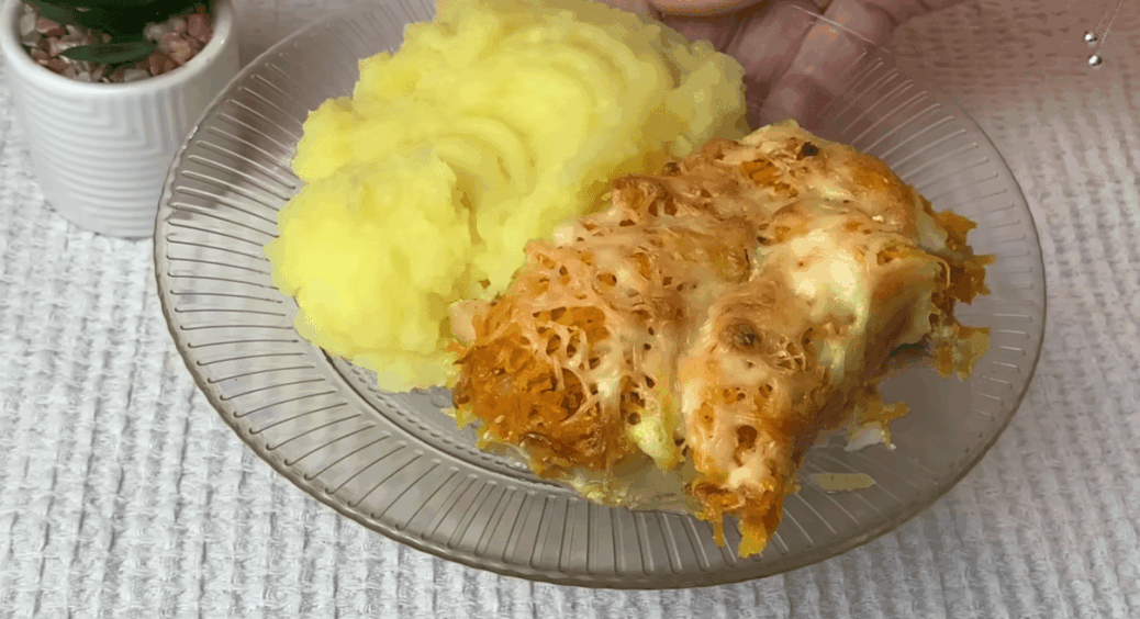 Рибу не смажу і в духовку не ставлю: загортаю у фольгу і готую 10 хвилин ось так 