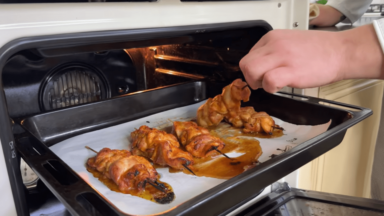 Кулінар розповів, як приготувати смачний шашлик вдома без мангалу та аерогрилю