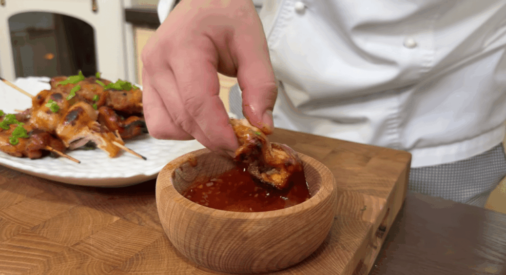 Без мангалу та без модного аерогрилю: як приготувати найсмачніший шашлик вдома: на смак 10 з 10 