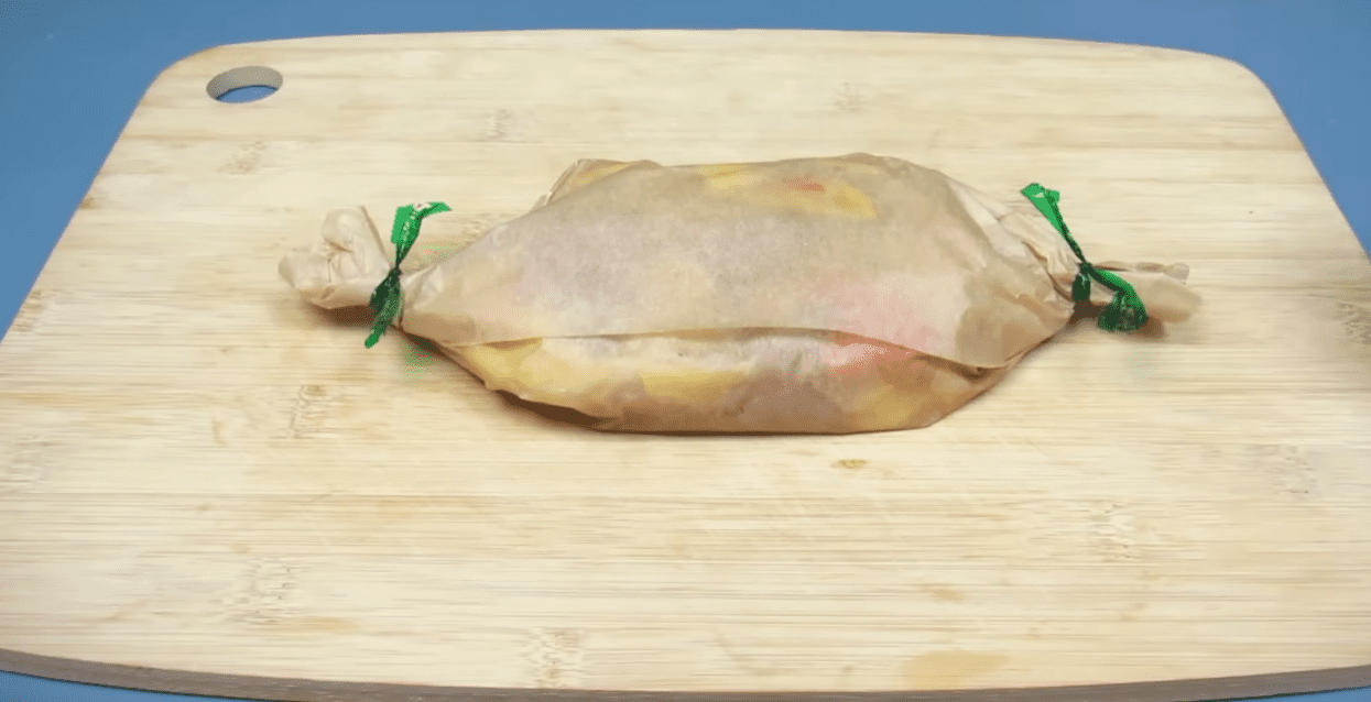 Рецепт повноцінної вечері для сім'ї: загорніть у пергамент і на сковороду