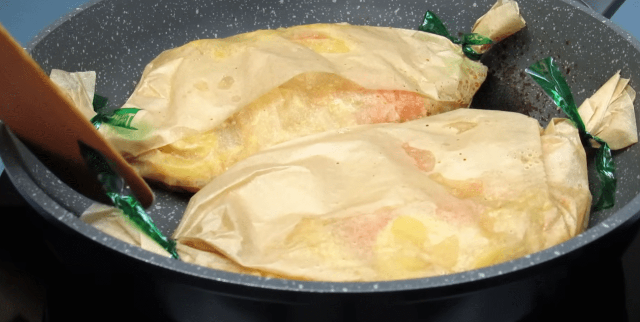 Рецепт повноцінної вечері для сім'ї: загорніть у пергамент і на сковороду