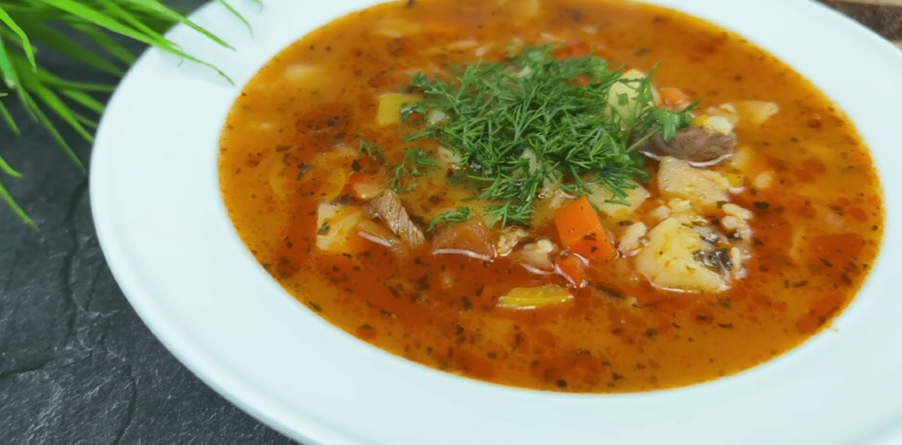 Універсальний рецепт: якщо мало води, то це гуляш, якщо багато – це суп