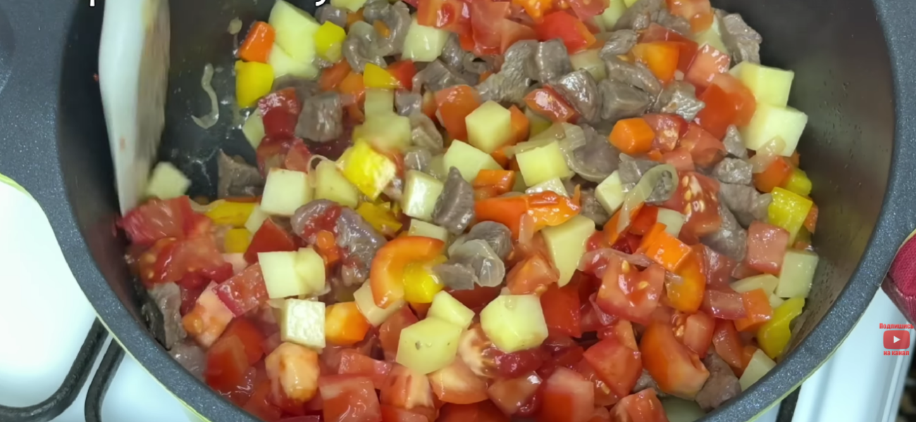 Універсальний рецепт: якщо мало води, то це гуляш, якщо багато – це суп