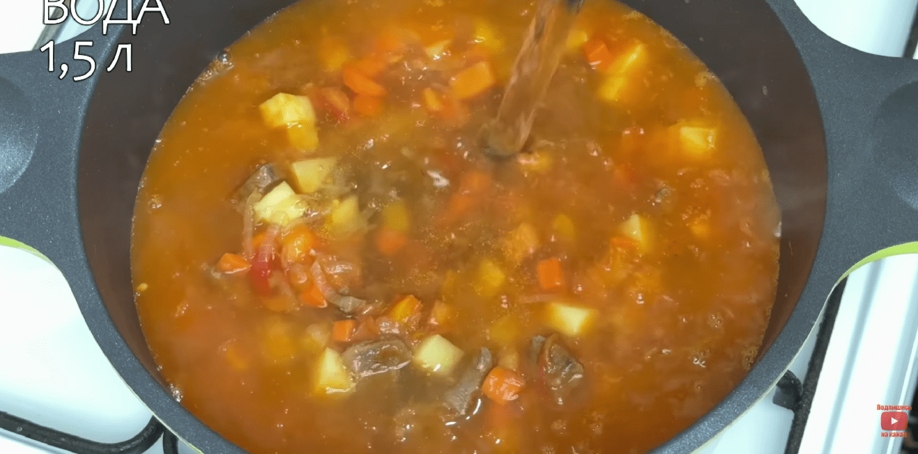 Кулінари назвали три спеції, які не можна додавати під час приготування бограчу