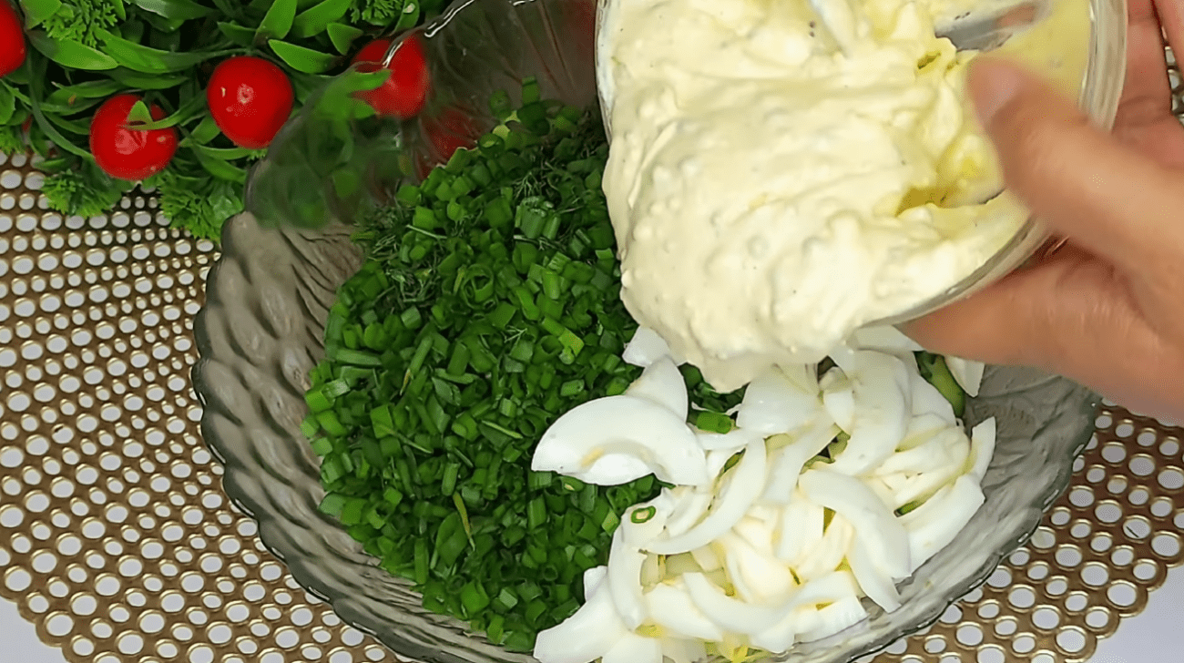 Рецепт смачного салату з пекінської капусти, про який усі забули