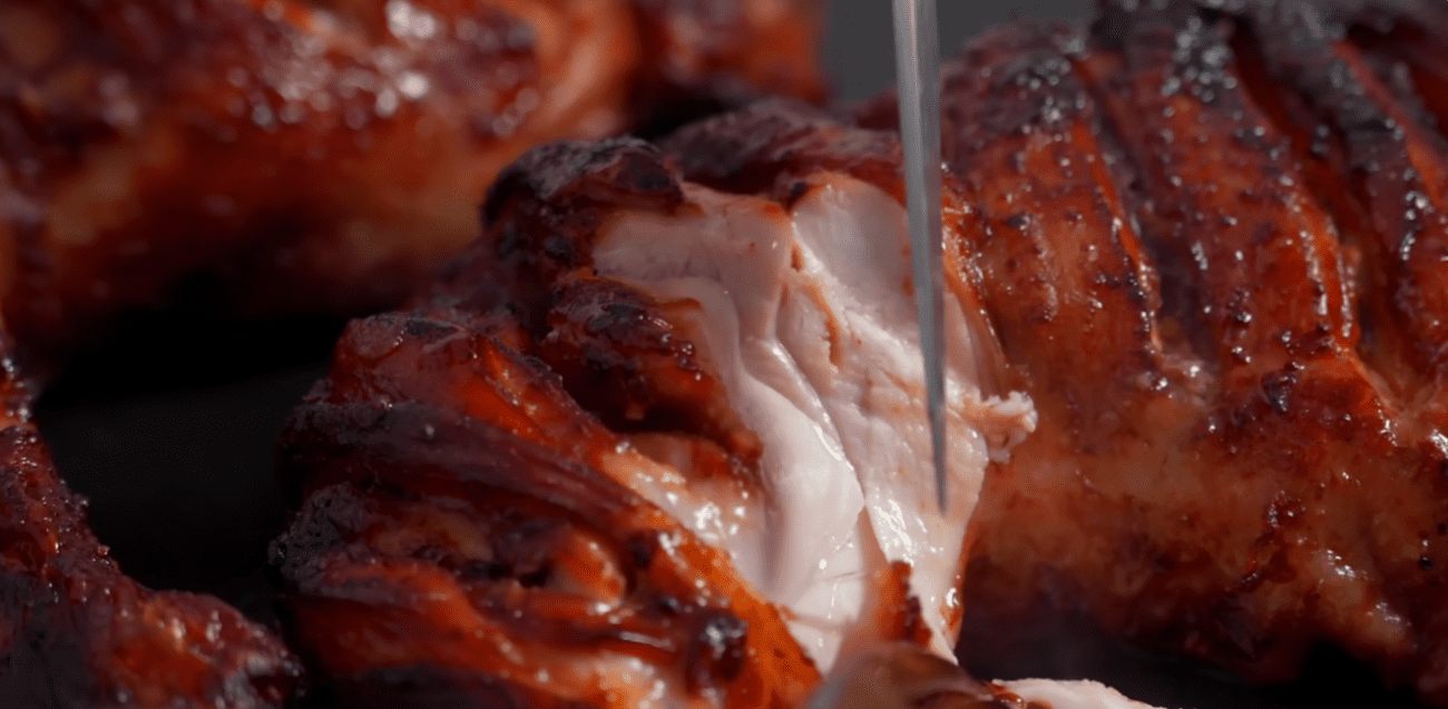 Кулінари розсекретили рецепт ніжних і соковитих курячих ніжок у духовці