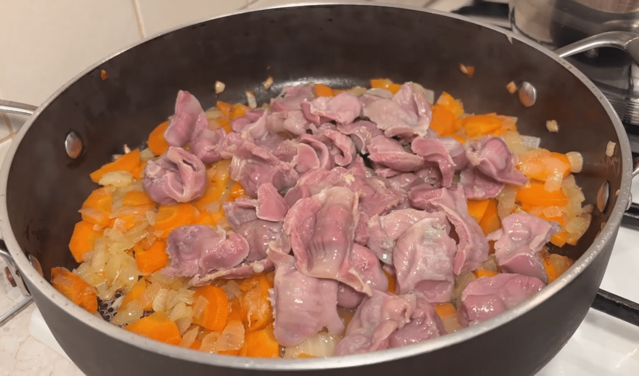 Кулінарі розповіли найкращий спосіб приготування курячих шлунків