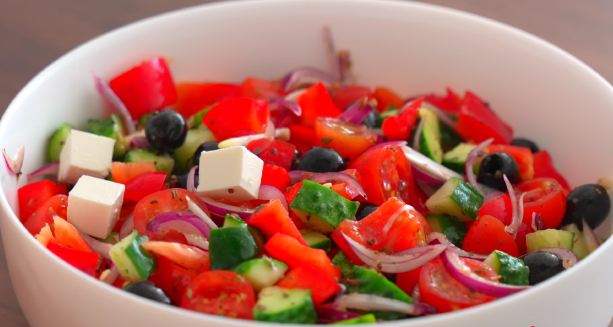 Рецепт нового свіжого салату, який вже підкорив половину світу